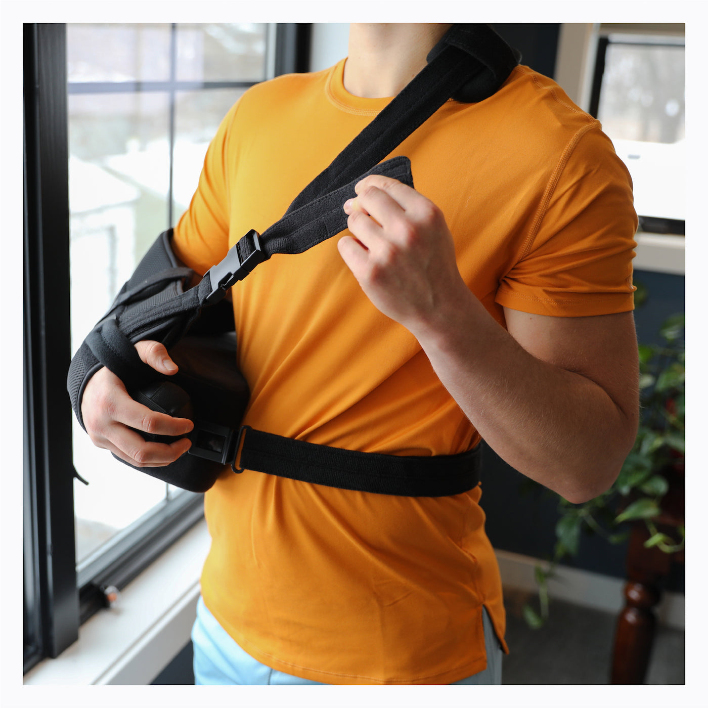 https://www.braceability.com/cdn/shop/products/10s05-adjustable-rotator-cuff-sling-after-surgery_1400x.jpg?v=1646850924